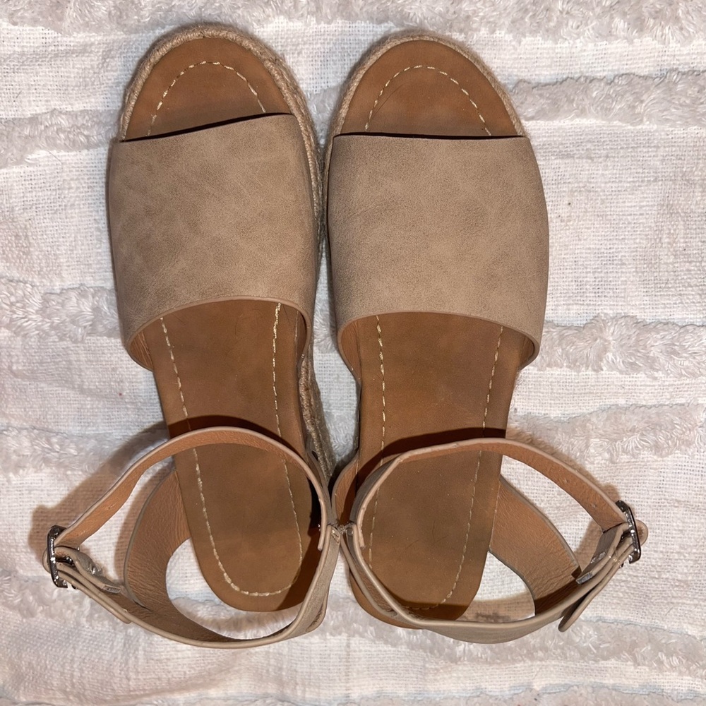 Tan Platform Sandals - Picture 4 of 6